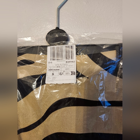 Long printed skirt with opening - Picture 4 of 4